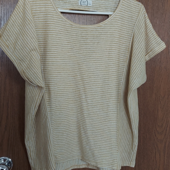 Short sleeve knit top - Picture 3 of 3